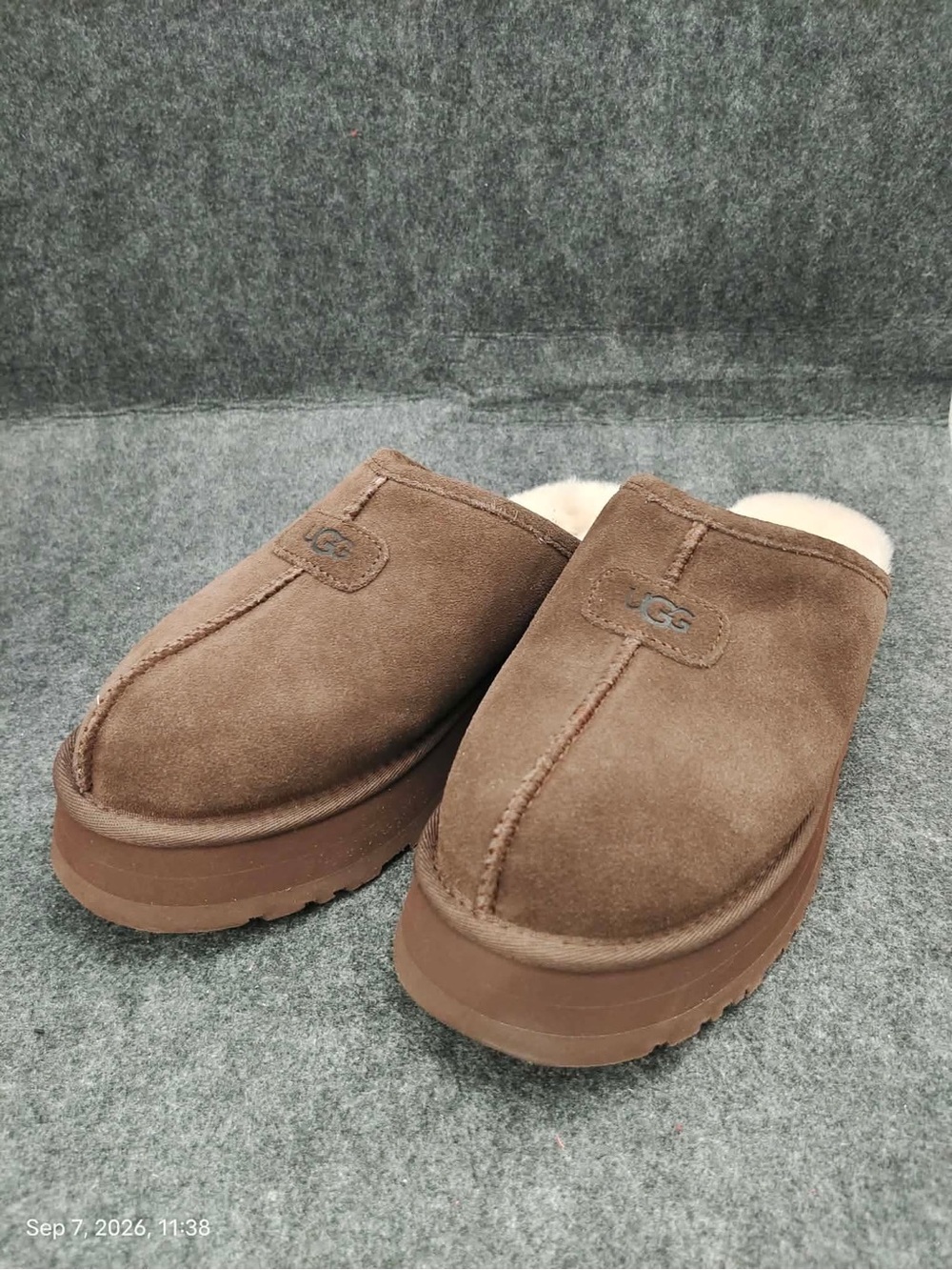 NWOB UGG Discoquette Women’s platform sheepskin boots size 8